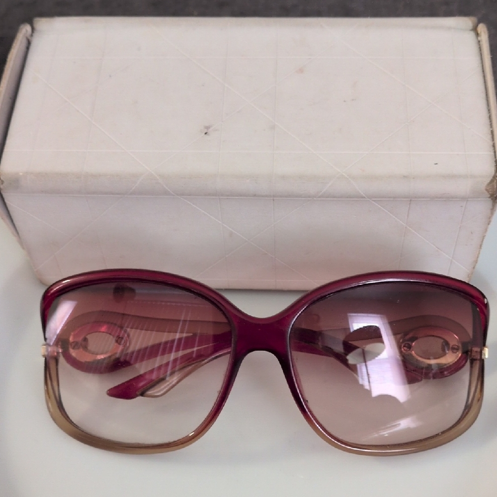 Elegant Burgundy Sunglasses